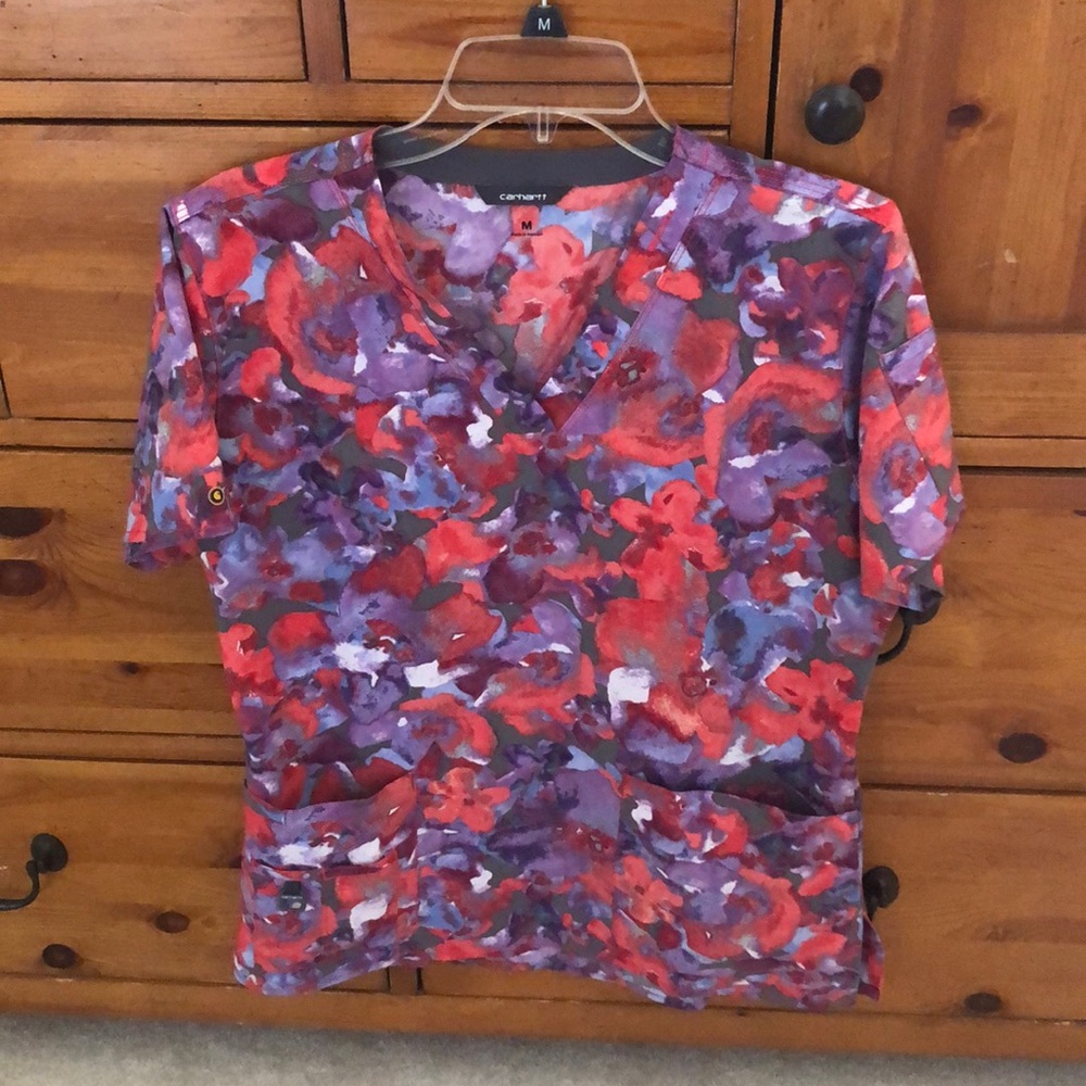Carhartt Floral Scrub Top 🌸